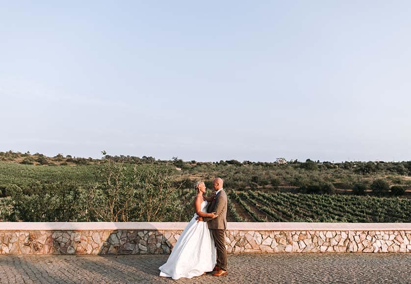 wedding-vineyard-outdoor-couple-algarve-quinta-vales|wedding-decoration-flowers-winery-algarve-quinta-vales|wedding-winery-barrel-algarve-wine-quinta-vales|wedding-winery-outdoor-ceremony-algarve-quinta-vales