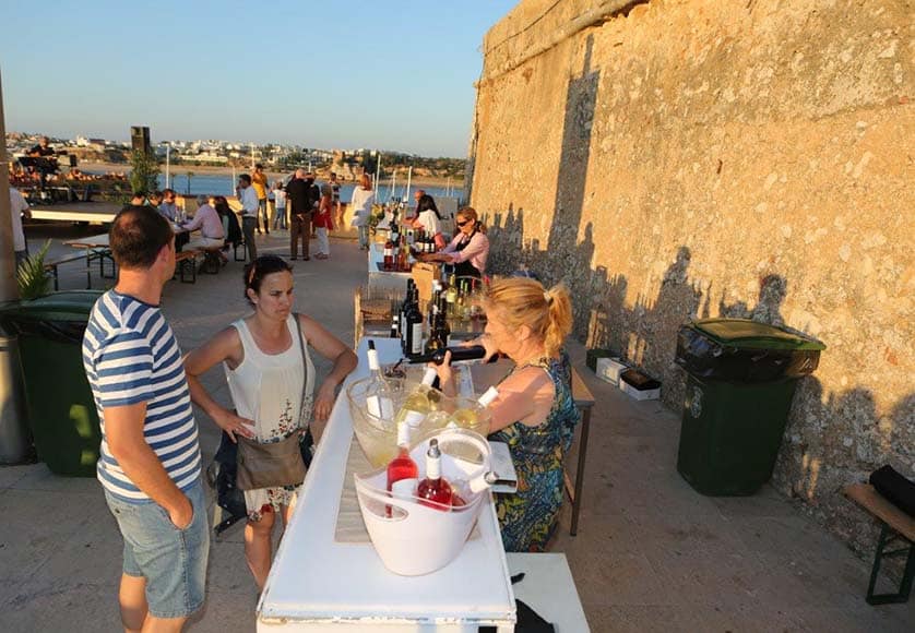 Local wine tastings at iconic Praia da Rocha fortress|Local wine tastings at iconic Praia da Rocha fortress