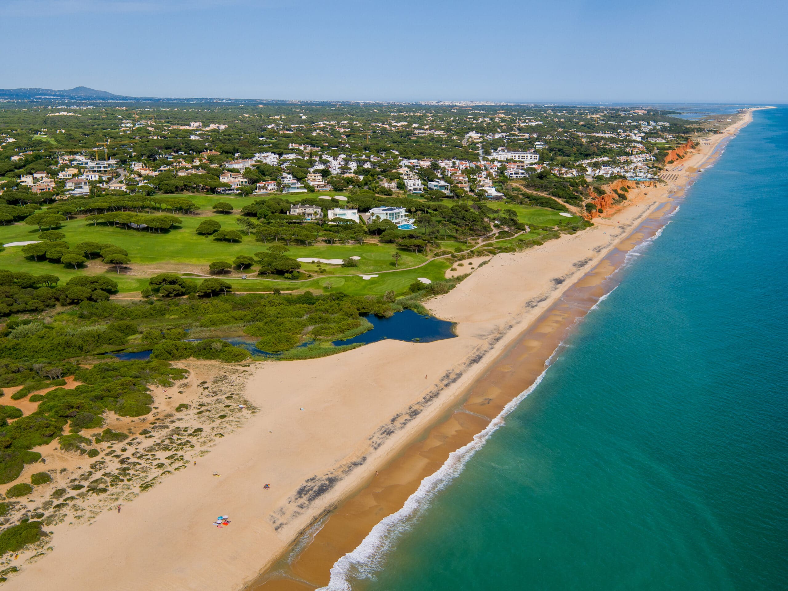 Most of the money will be invested in Loulé's coastal area (Photo: Associação Turismo Algarve)|Praia da Rocha, Portimão (Photo: Inês Lopes/Open Media)