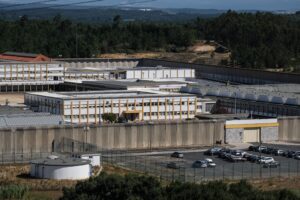Prison officials face suspension over Vale de Judeus escape