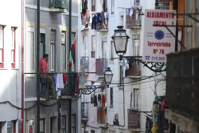 |As parish council president Miguel Coelho explains, the historic centre of LIsbon is "already overwhelmed by problems. We cannot bring yet another situation here that will be dysfunctional for the people who live here". Image: Lusa