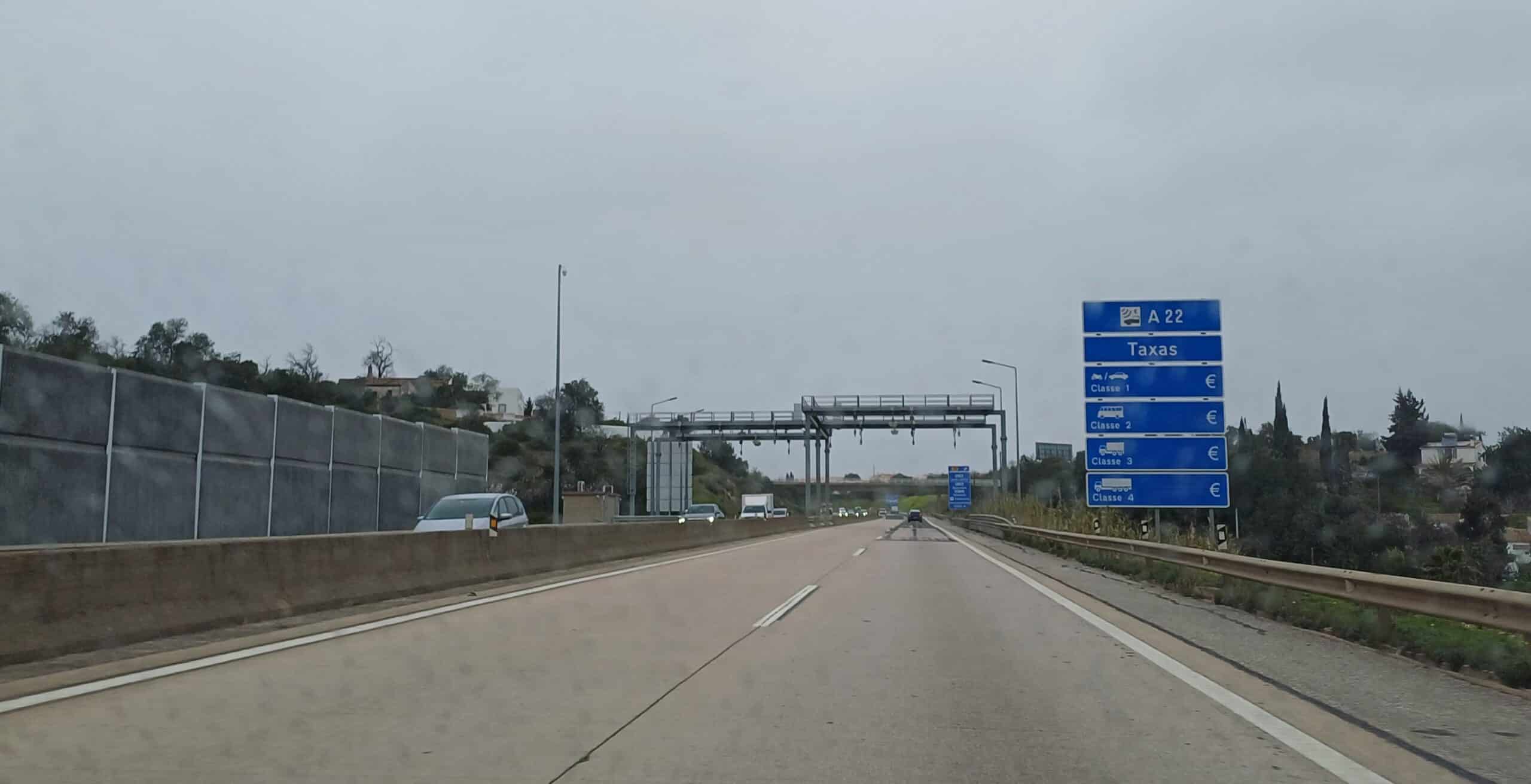 Truck tips over on Algarve's A22, scattering cargo across motorway