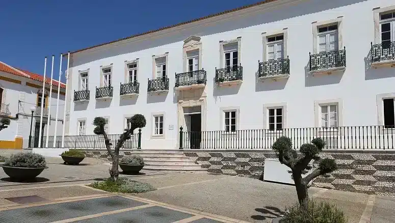 Image of Alandroal town hall: Lusa