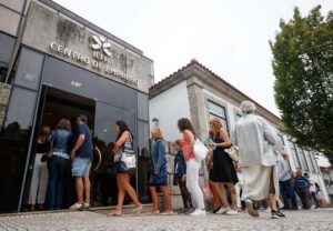 Unemployment falls to 6.4% in December, lowest since August