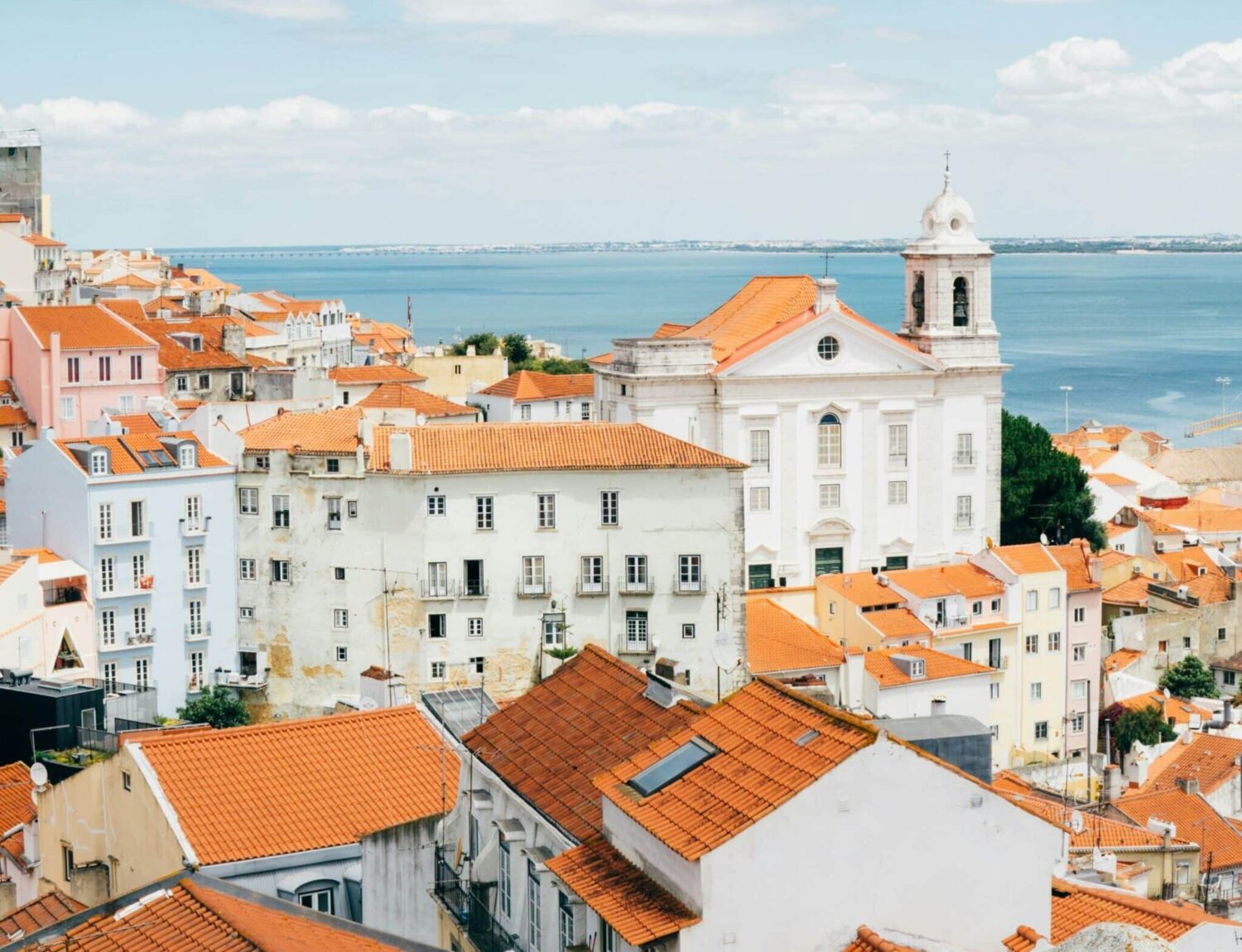 Lisbon property (Tom Byrom-unsplash)
