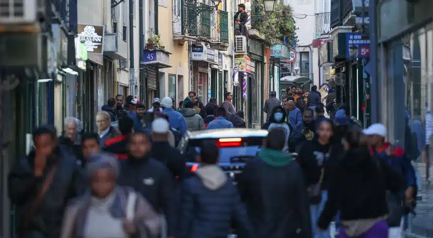 Rua do Benformoso is notorious for crimes and social problems. Image: Miguel A Lopes/ Lusa