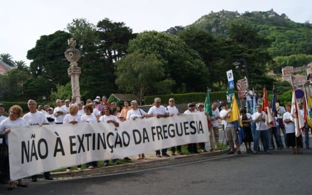 An archive image from 2012 when protests took place throughout Portugal as parish councils found themselves forcibly 'merged' with neighbouring parishes, almost always against the will of their residents