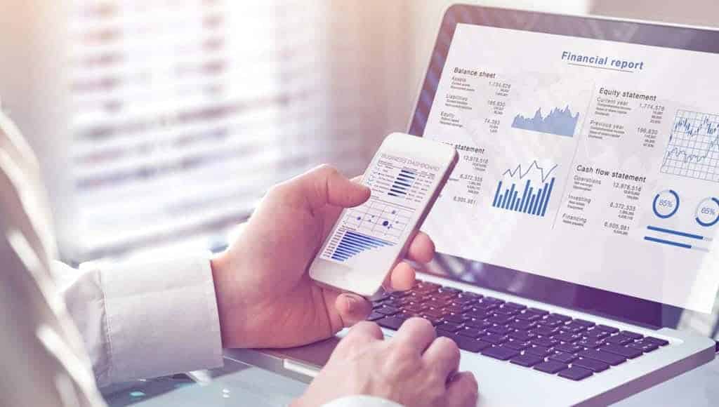 Accountant,Working,On,Consolidated,Financial,Report,Of,Corporate,Operations,,Consultant|Pedro Simões, Founder and Managing Director, ACOQ|Lawyer,Or,Accounting,Department,Writes,A,Note,And,Uses,A