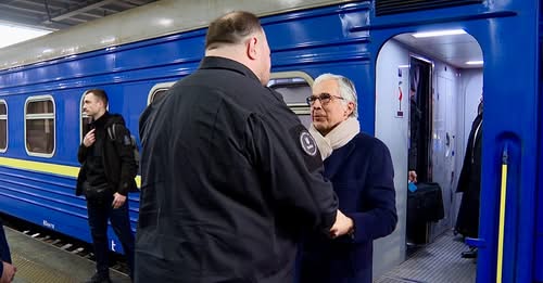 Arriving in Kyiv today, José Pedro Aguiar-Branco (facing camera), being received by Ukrainian counterpart Ruslan Stefanchuk). Image: RTP
