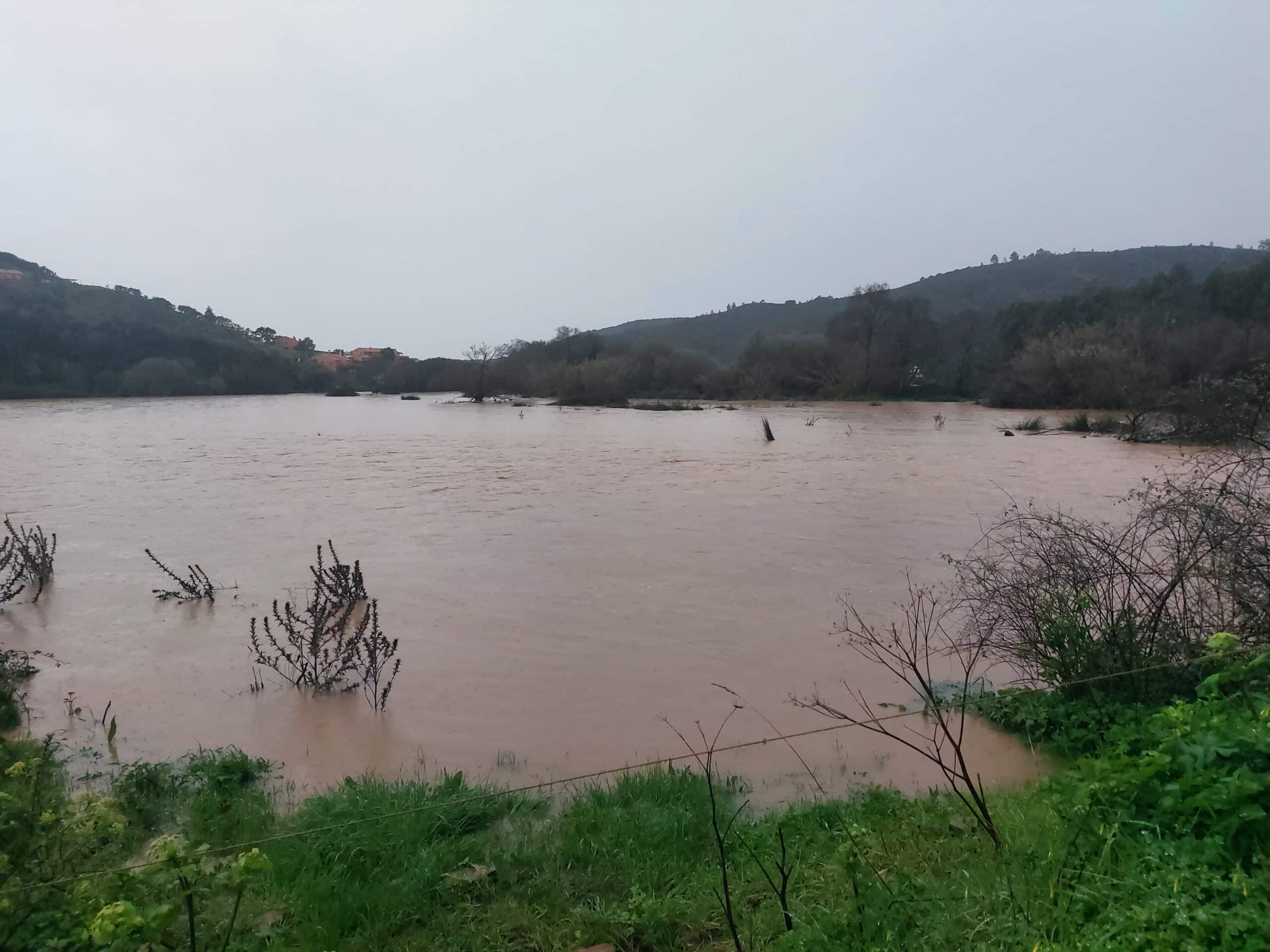 This is not a dam: it is the result of plentiful rainfall in the Algarve this winter much of which has created lakes and rivers where they do not normally exist, all of which are draining towards the sea.