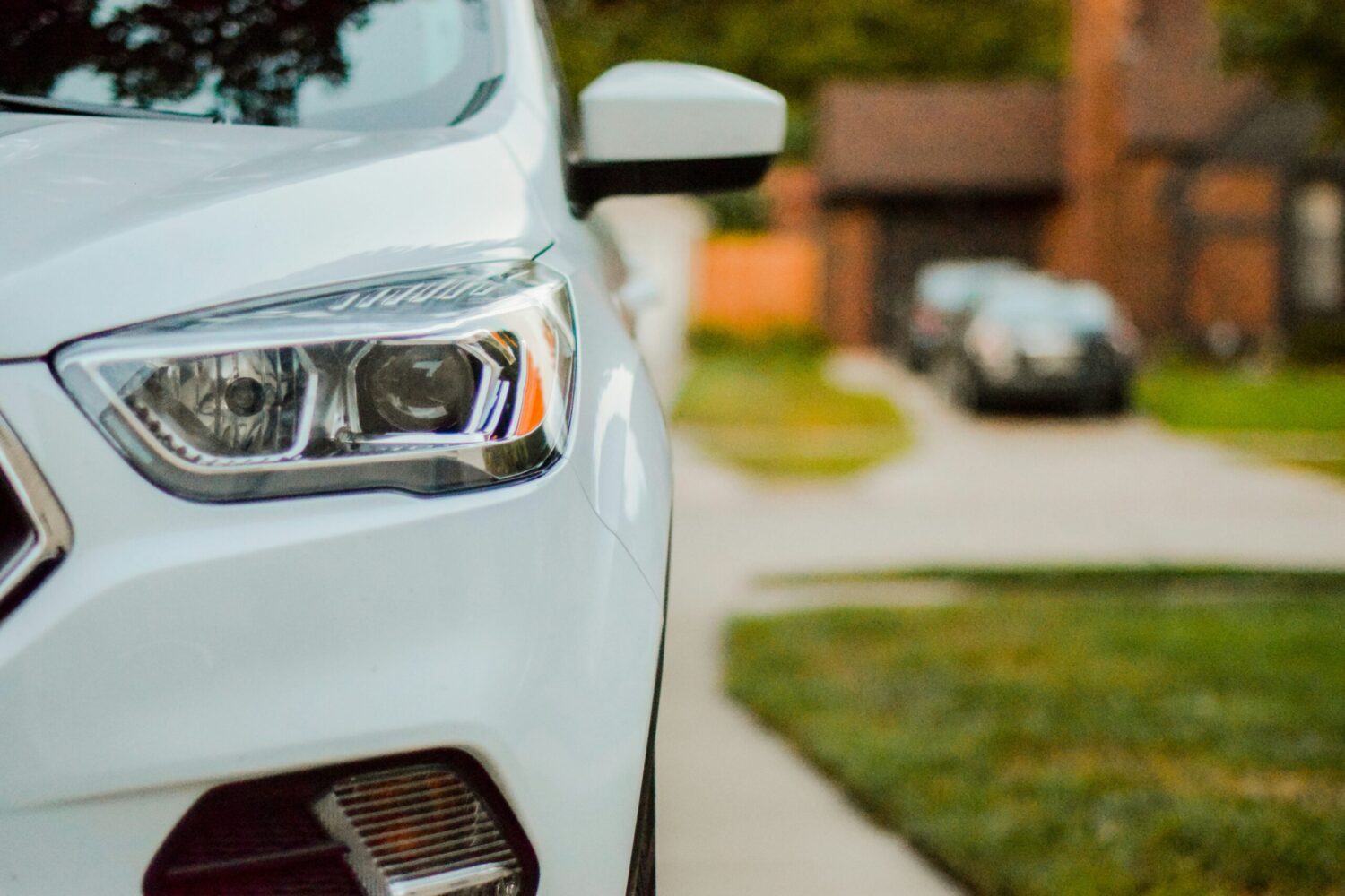 Car (Sarah Brown-unsplash)