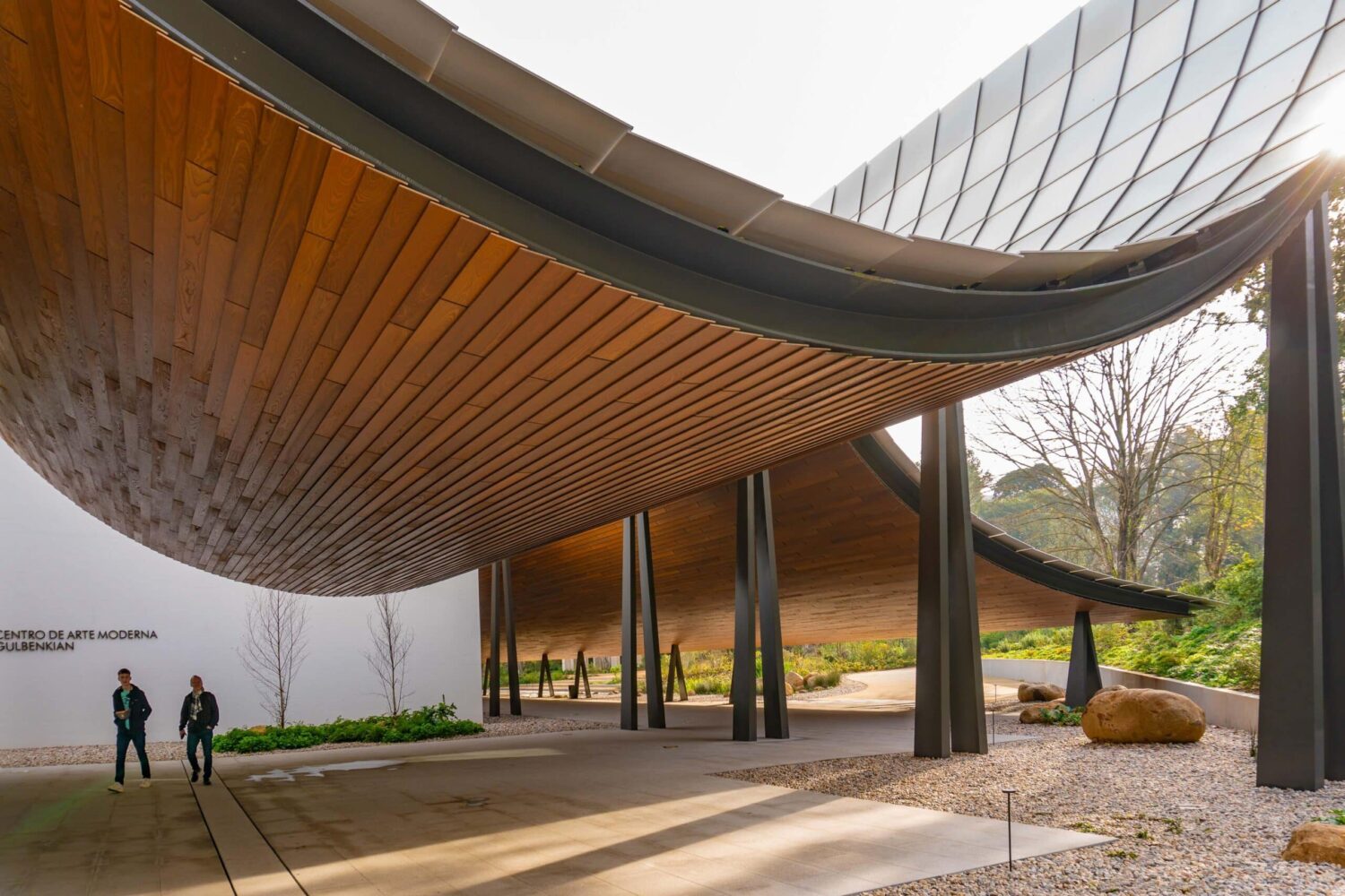 Dramatic new entryway to the Gulbenkian Modern Art Center - Photo Eric Roth