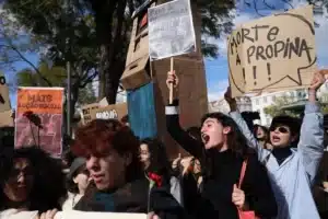 Students call for end to tuition fees