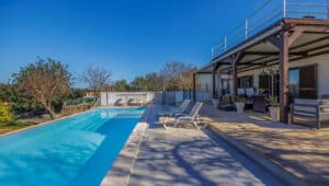 Lovely 3+1-bedroom villa with pool and stunning views 
