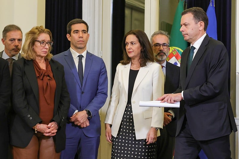 A very sombre moment in São Bento this evening. Image: António Cotrim/ Lusa