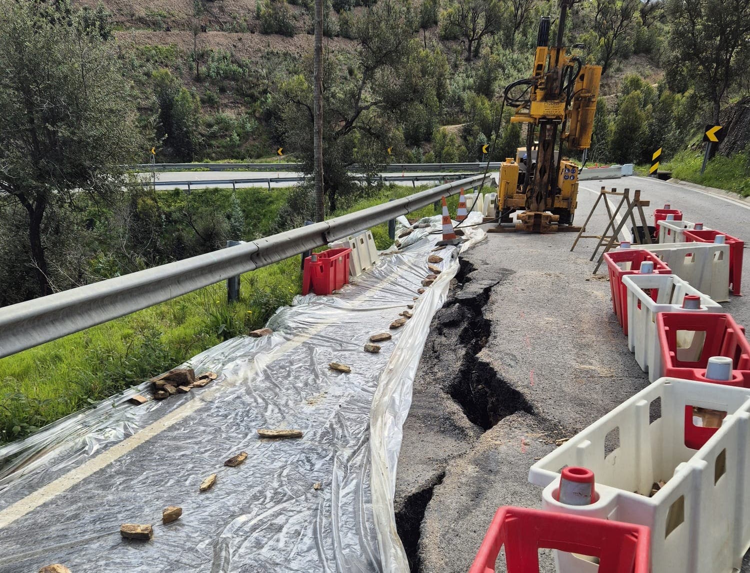 Aljezur demands urgent action over closure of EN120 road in Odeceixe