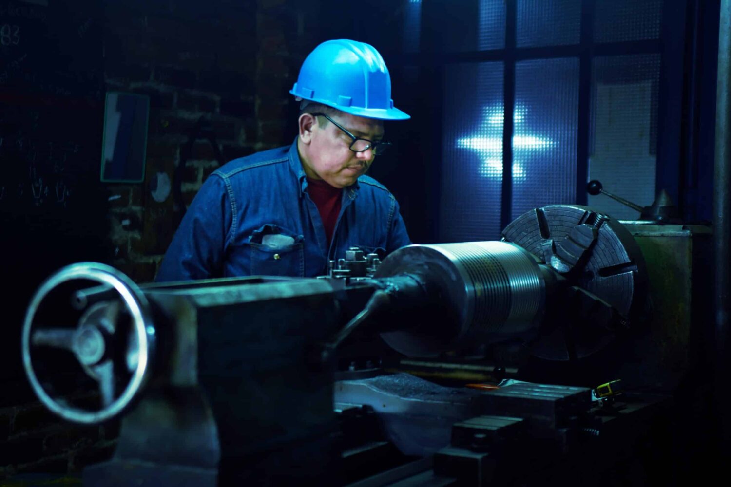 Factory worker (rafael-juarez-unsplash)