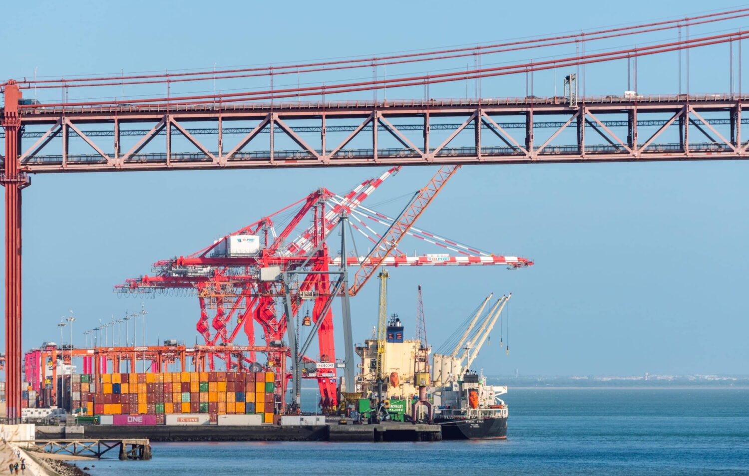 Lisbon Commercial Port - Photo: Plam Petrov/Shutterstock