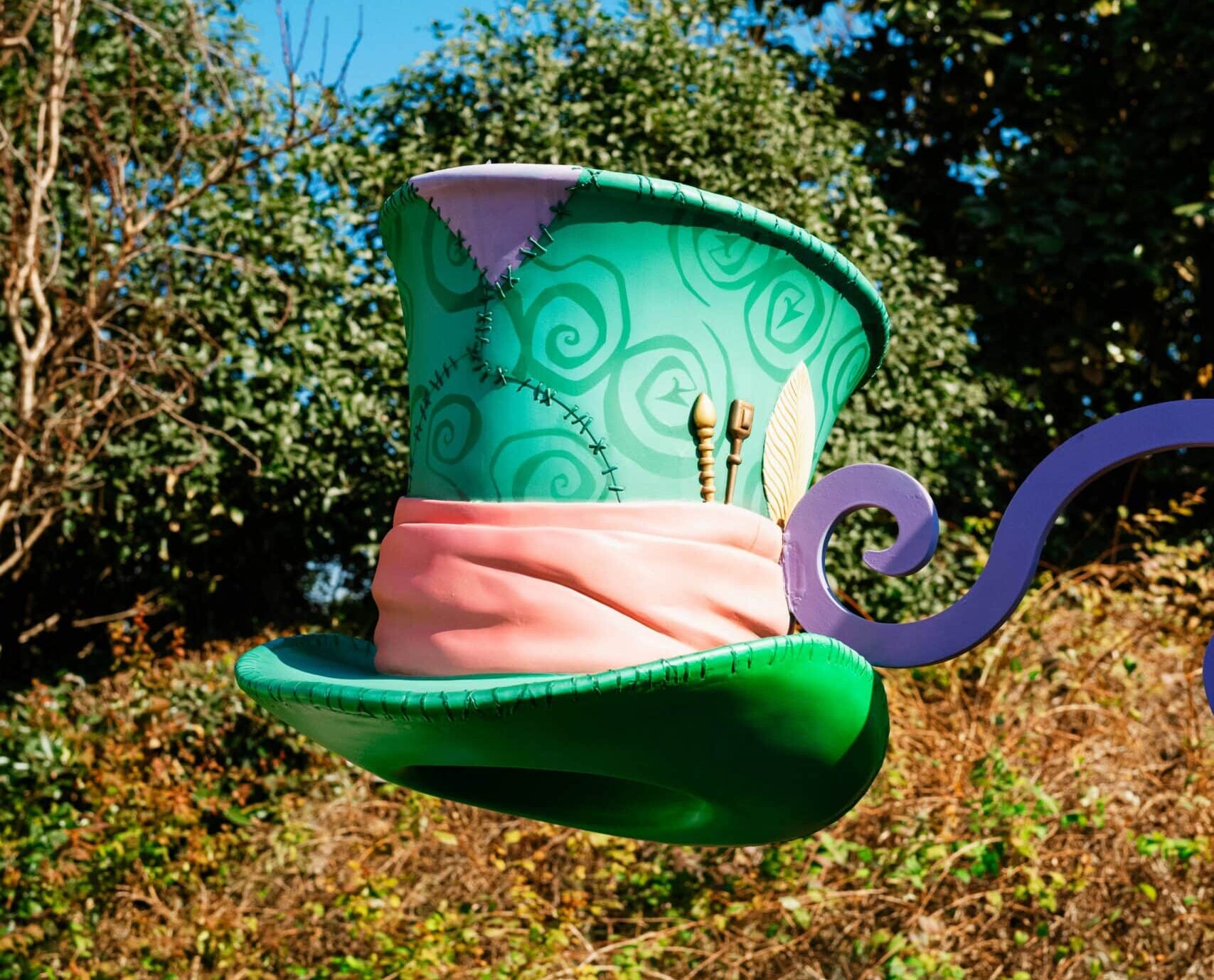 Mad Hatter (Tommao Wang-unsplash)