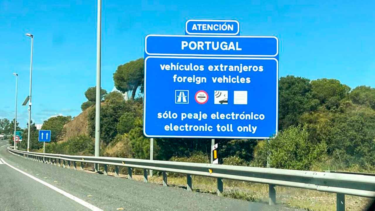 Absolutely no mention that the motorway drivers are approaching is no longer tolled...