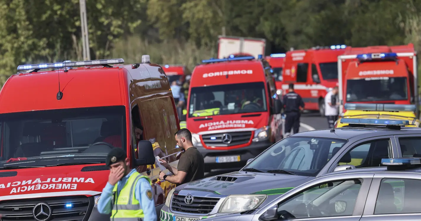 Dozens injured as bus collides with HGV in Cartaxo
