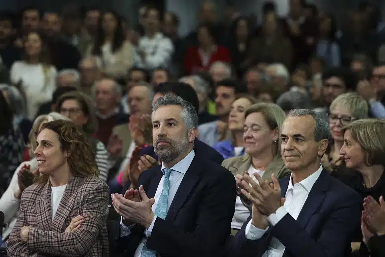 Enthusiastic applause accommpanied the presentation in Lisbon yesterday of the PS Socialists' electoral programme. Image: Tiago Petinga/ Lusa