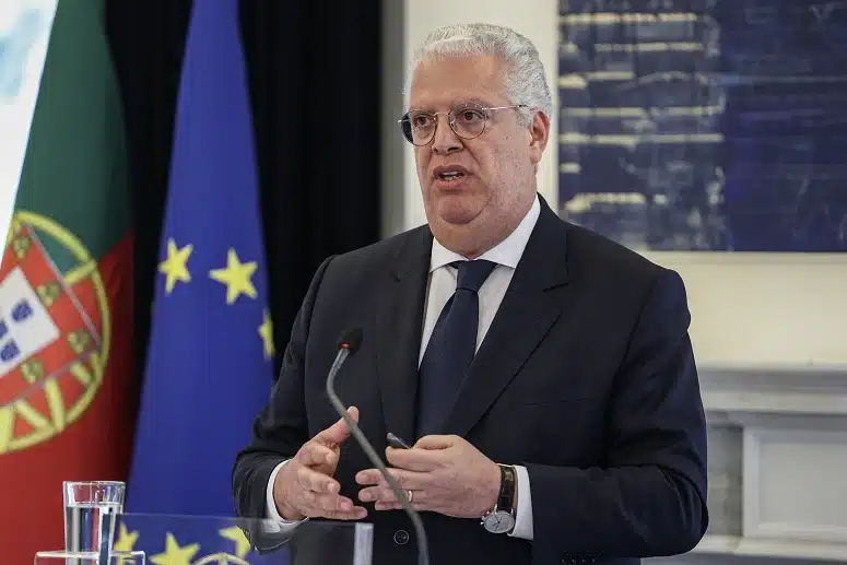 Economy minister Pedro Reis assures "there will be no deficit" as a result of these measures. Image: Miguel A Lopes/ Lusa
