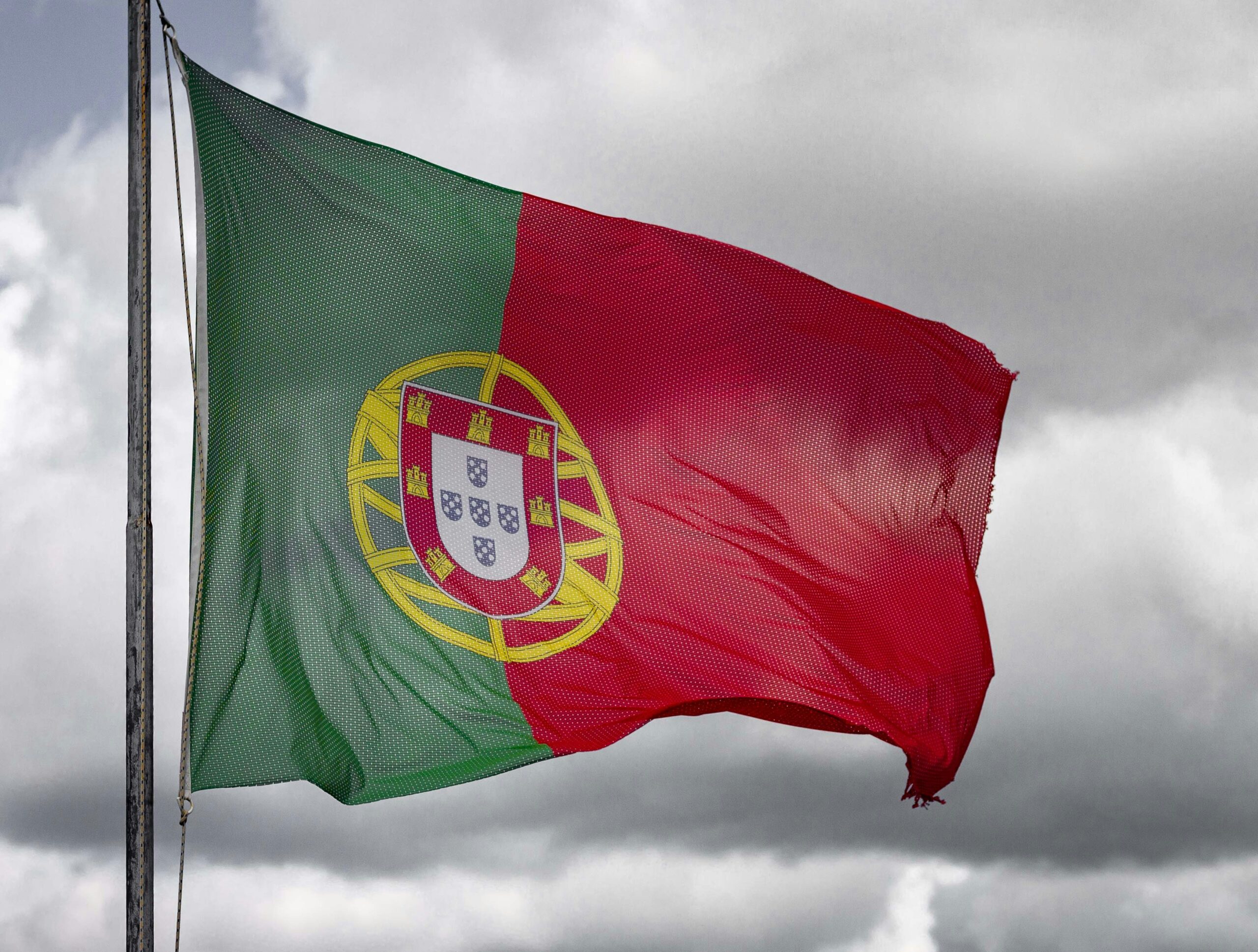 Minister suggests tax perks to lure retired emigrants back to Portugal