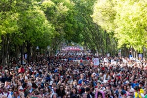 Thousands celebrate Liberty Day in Lisbon; tiny minority go on ‘rampage’