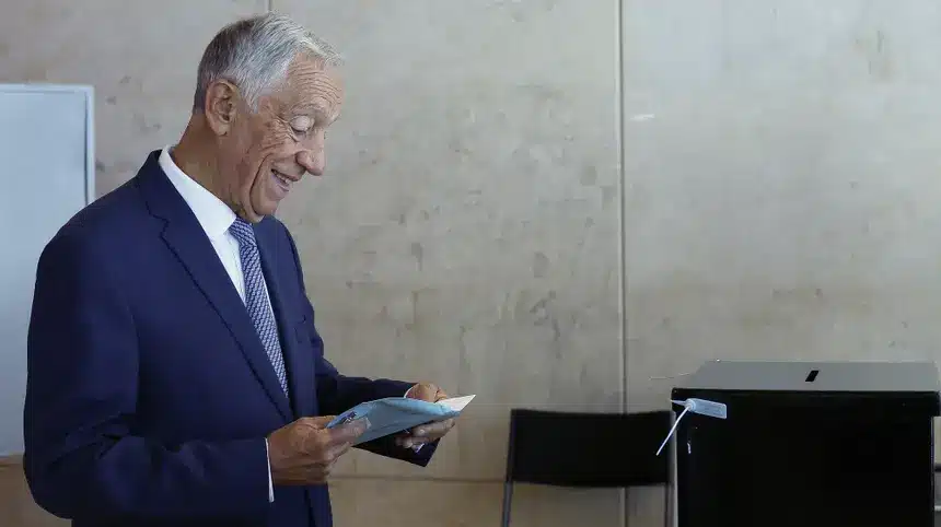 Cheered by the number of people who opted for early voting, President Marcelo has said he does not want to talk about what he may decide post- Sunday's elections. Image: Luís Forra/ Lusa