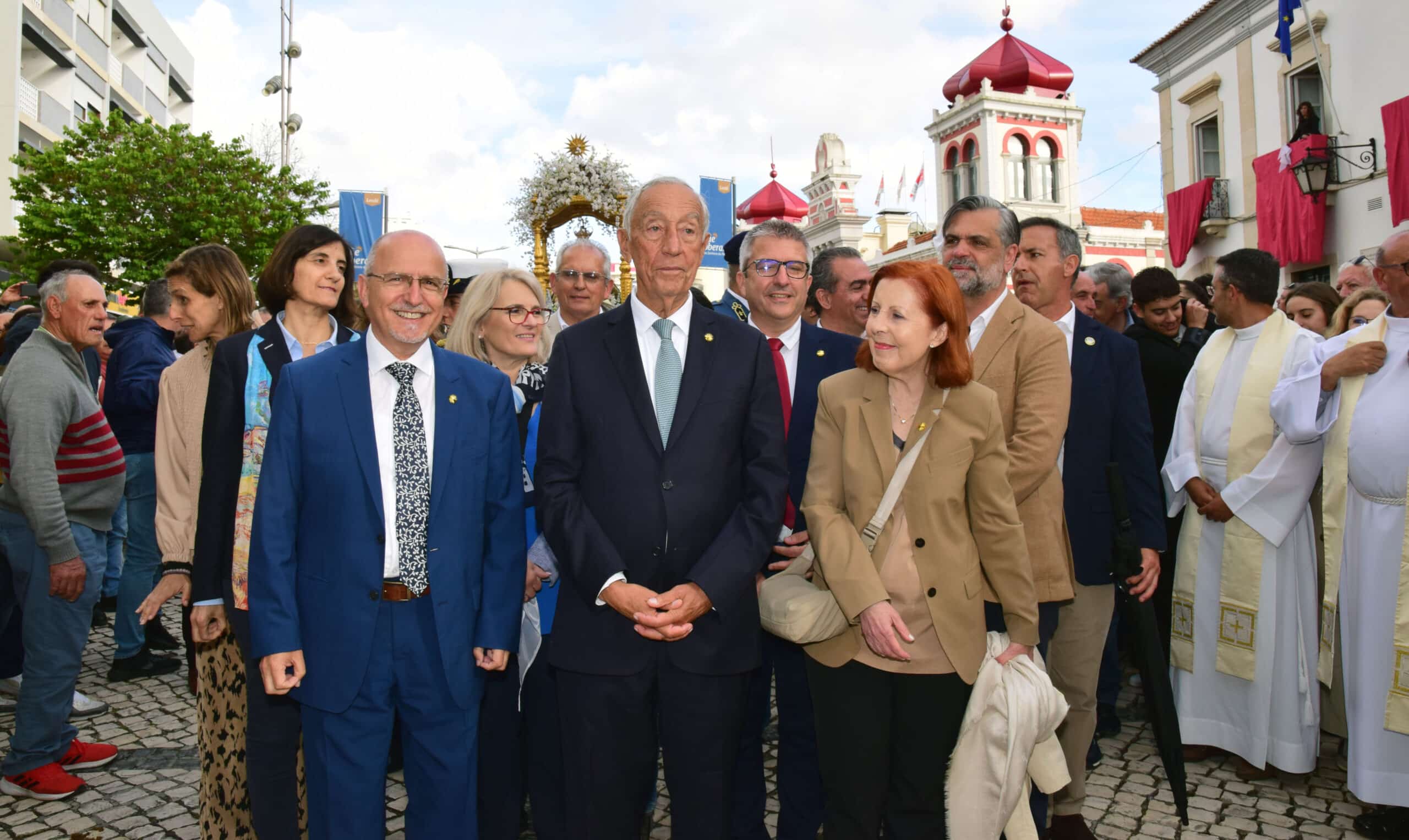 President Marcelo joins religious procession in Loulé