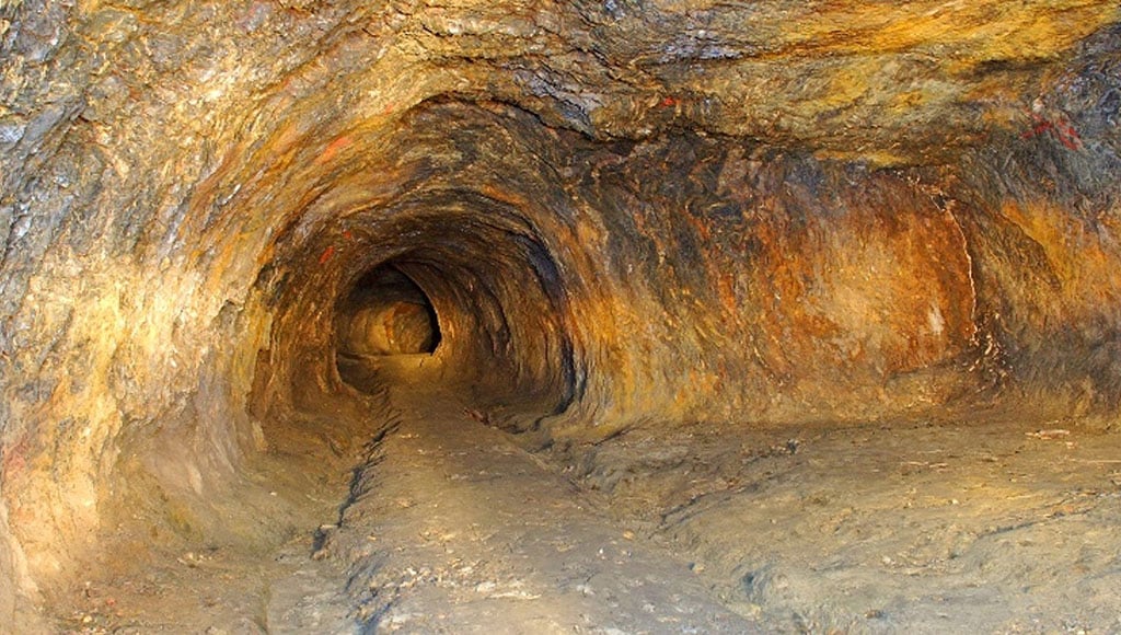 Gallery of Tresminas subterranean mine