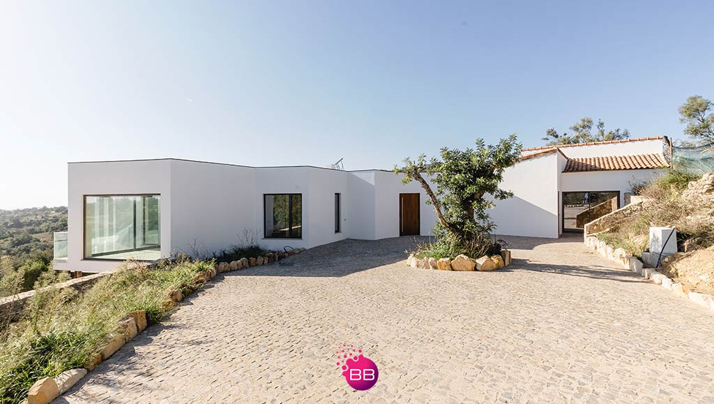 Photo of a sustainable luxury home by Core Architects