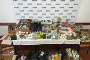Police swoop on cannabis shops in Albufeira after 10 people end up in hospital