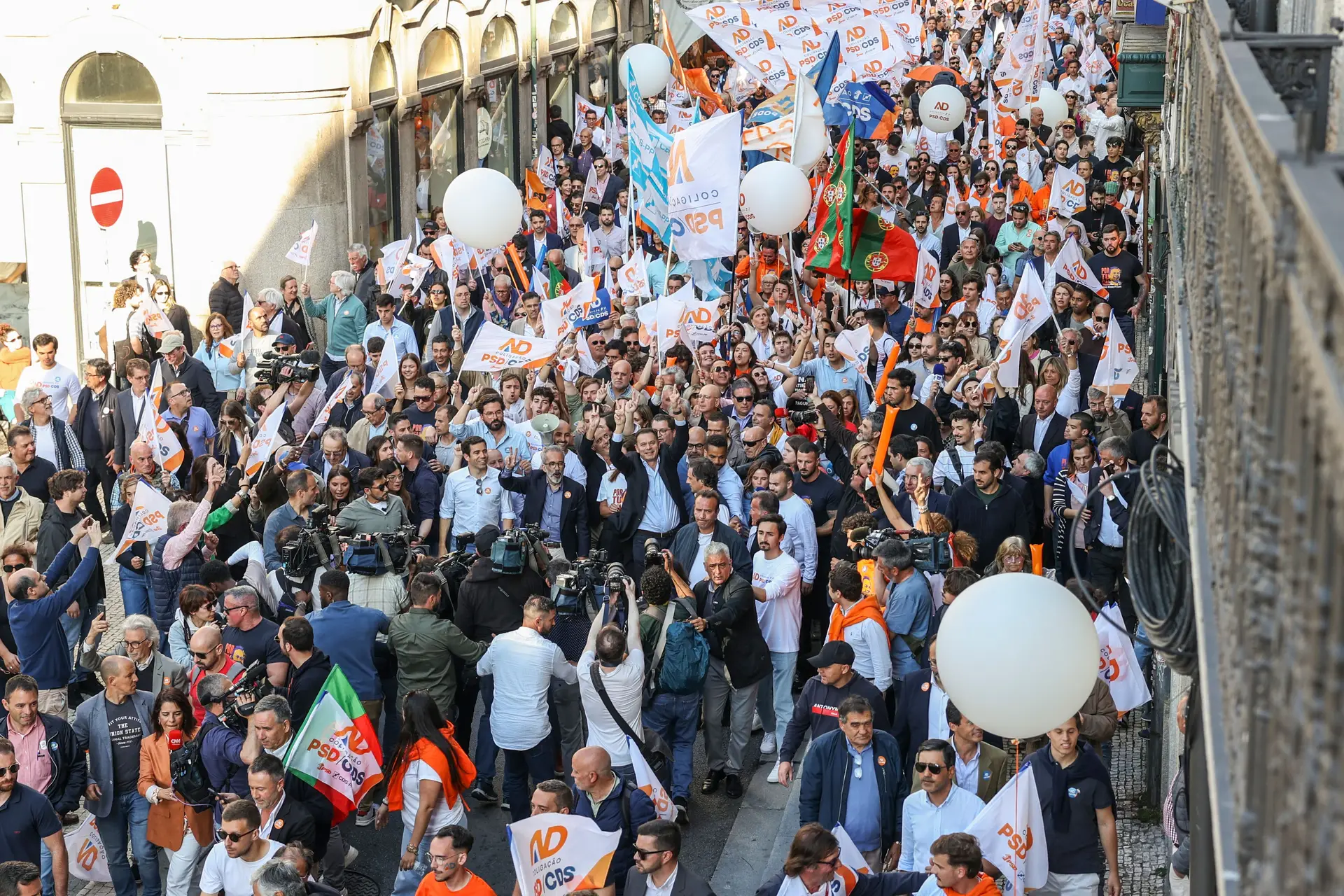 Final day of campaigning sees PS “singing victory”; other parties appealing for support