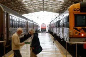 Government appeals to striking rail workers “think again!”