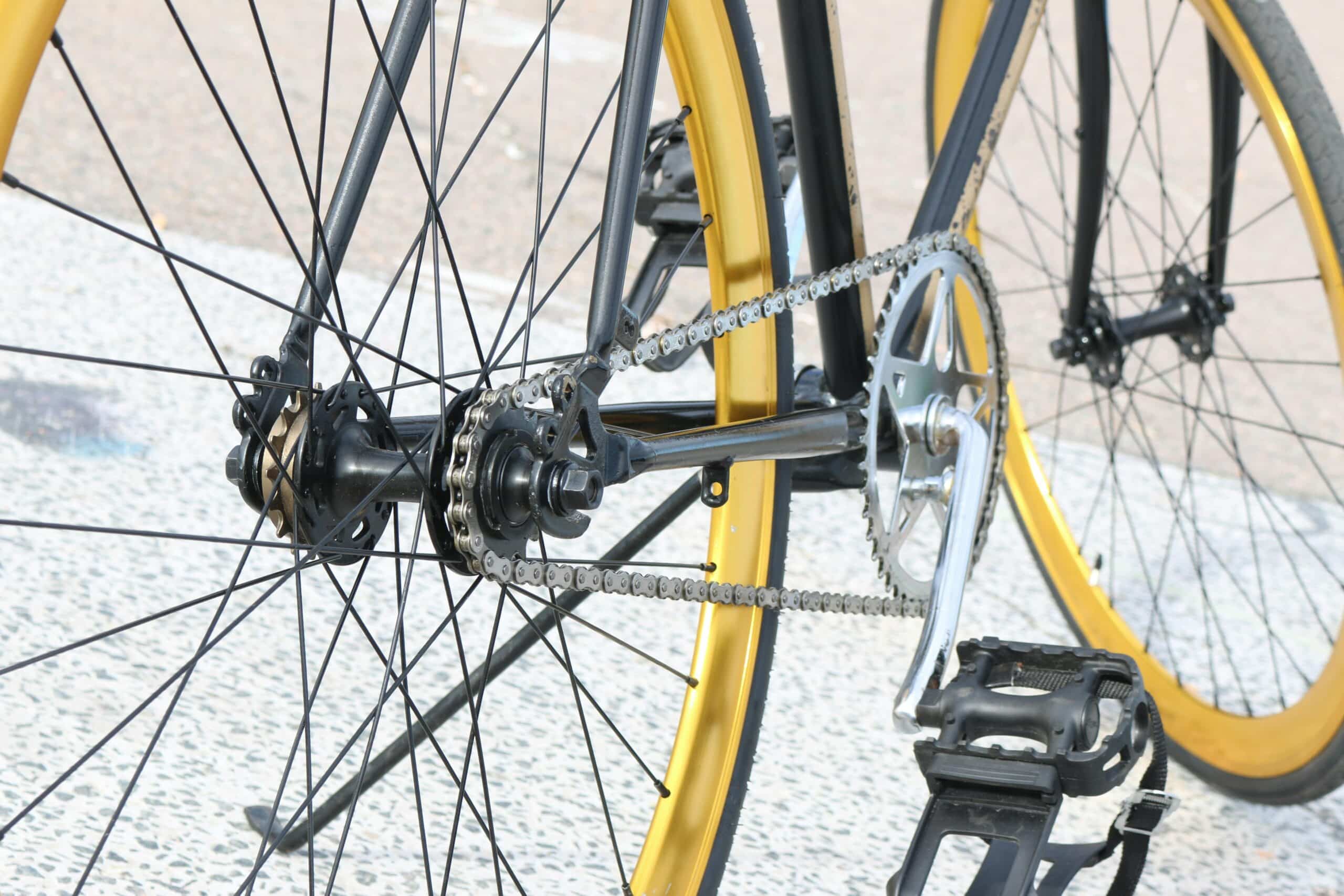 Indian man dies following bicycle crash in Faro