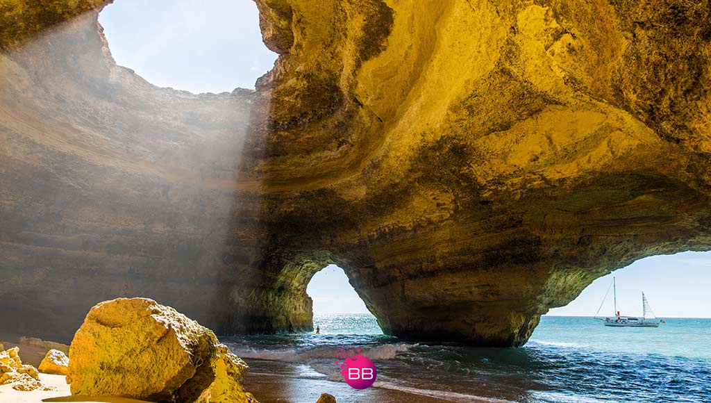 Photo of an iconic beach in the Algarve, Portugal, where you can find a PwC Portugal office