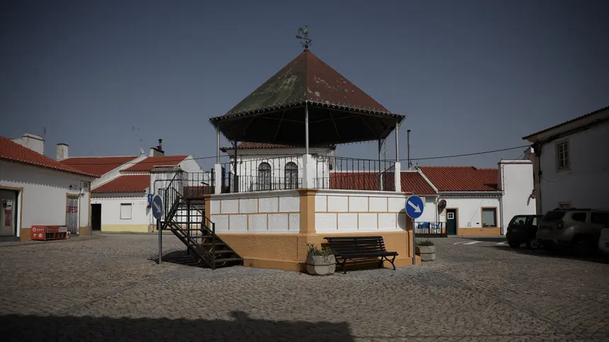 Mora was definitely not the place to be on Saturday. Temperatures reached 46.6ºC by mid-afternooon. Image: Carlos M Almeida/ Lusa