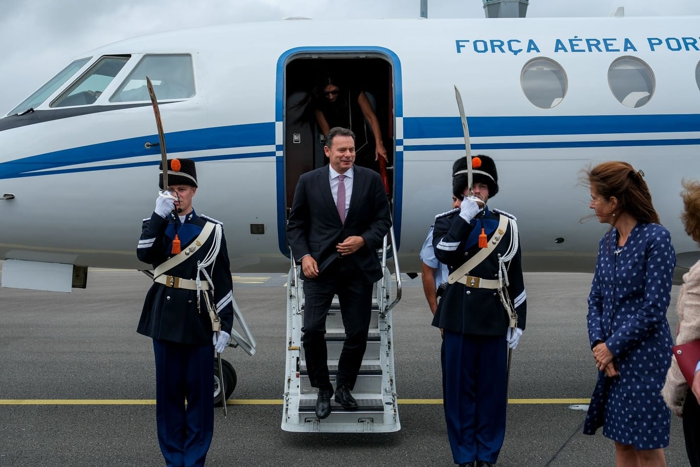 PM arriving in the Hague for NATO summit: image - https://www.facebook.com/luismontenegro