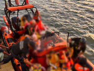 Seven rescued after boat starts sinking off Carvoeiro beach