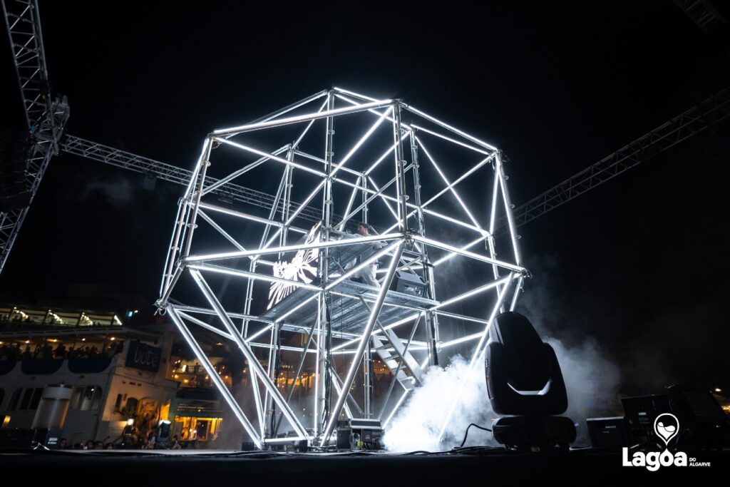 Carvoeiro Black & White Night draws “historic crowds”