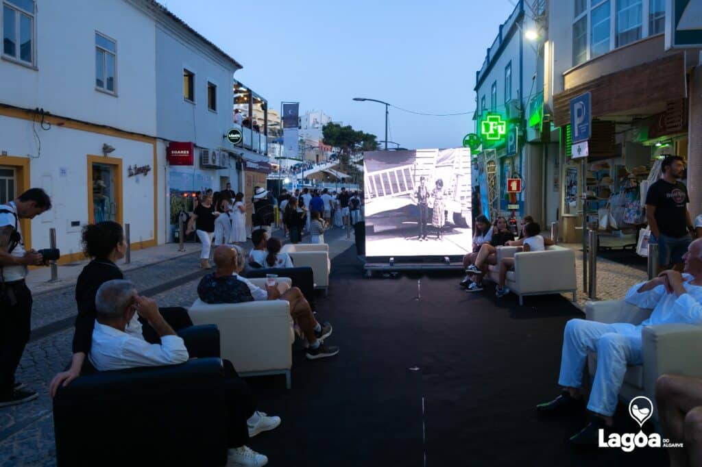 Carvoeiro Black & White Night draws “historic crowds”