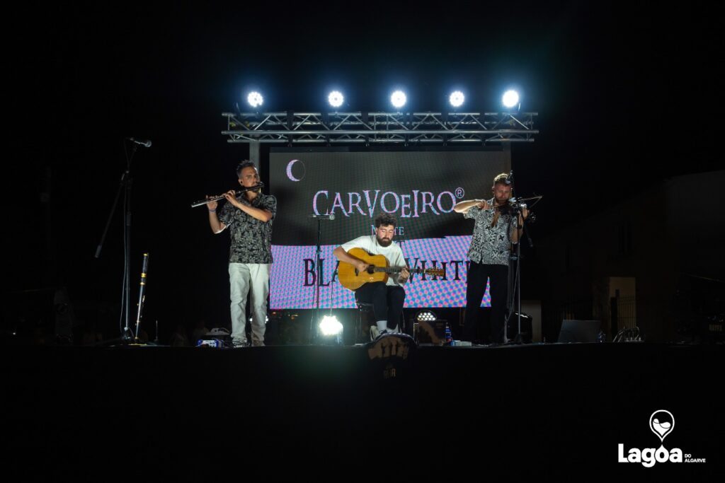 Carvoeiro Black & White Night draws “historic crowds”
