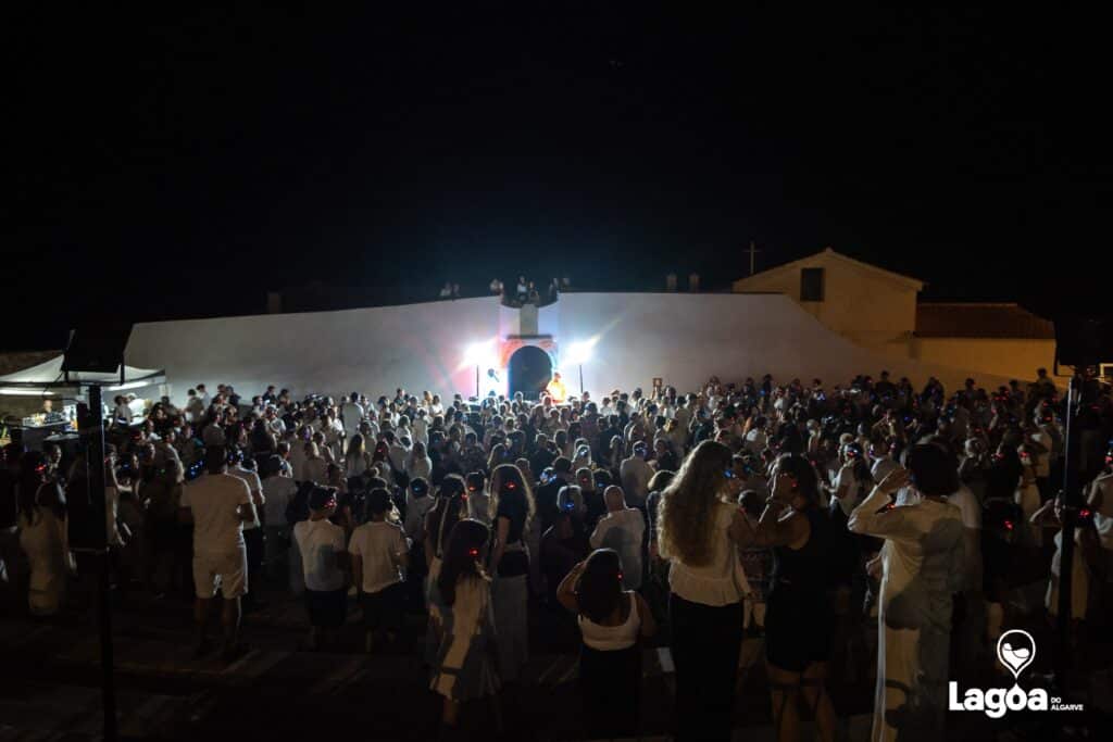 Carvoeiro Black & White Night draws “historic crowds”