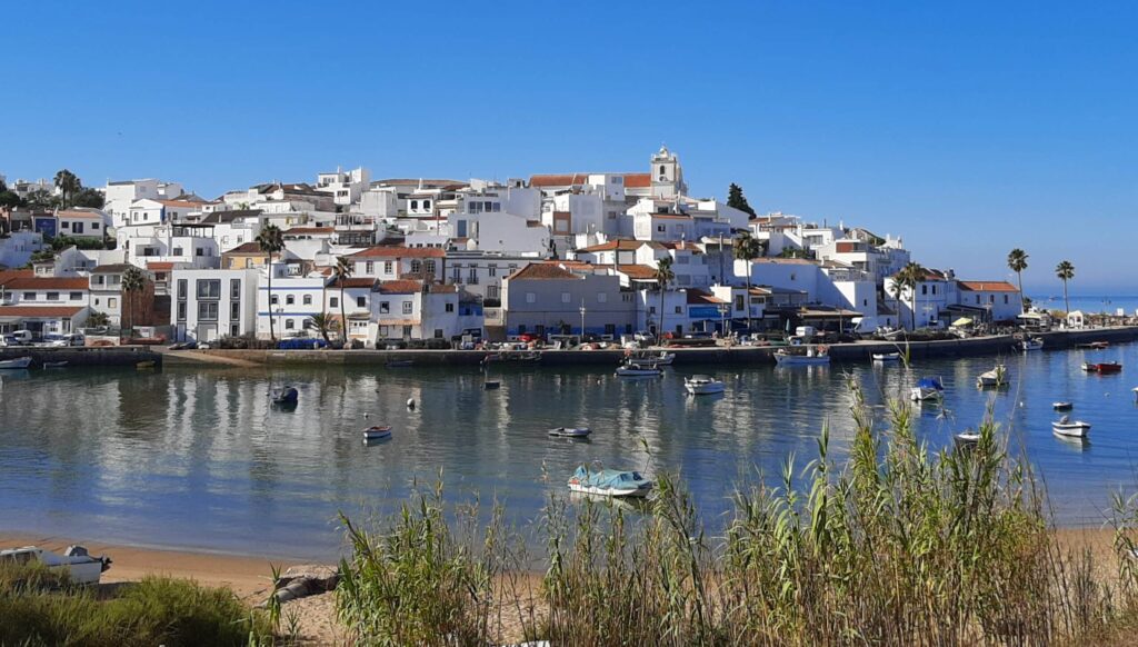 Discover Ferragudo, step by step!