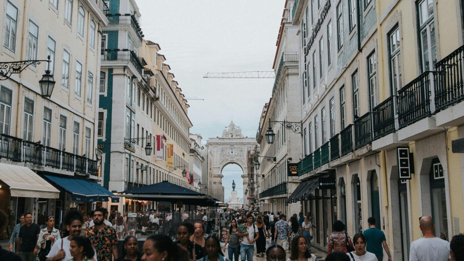Lisbon People (Matej Pribanic-unsplash)