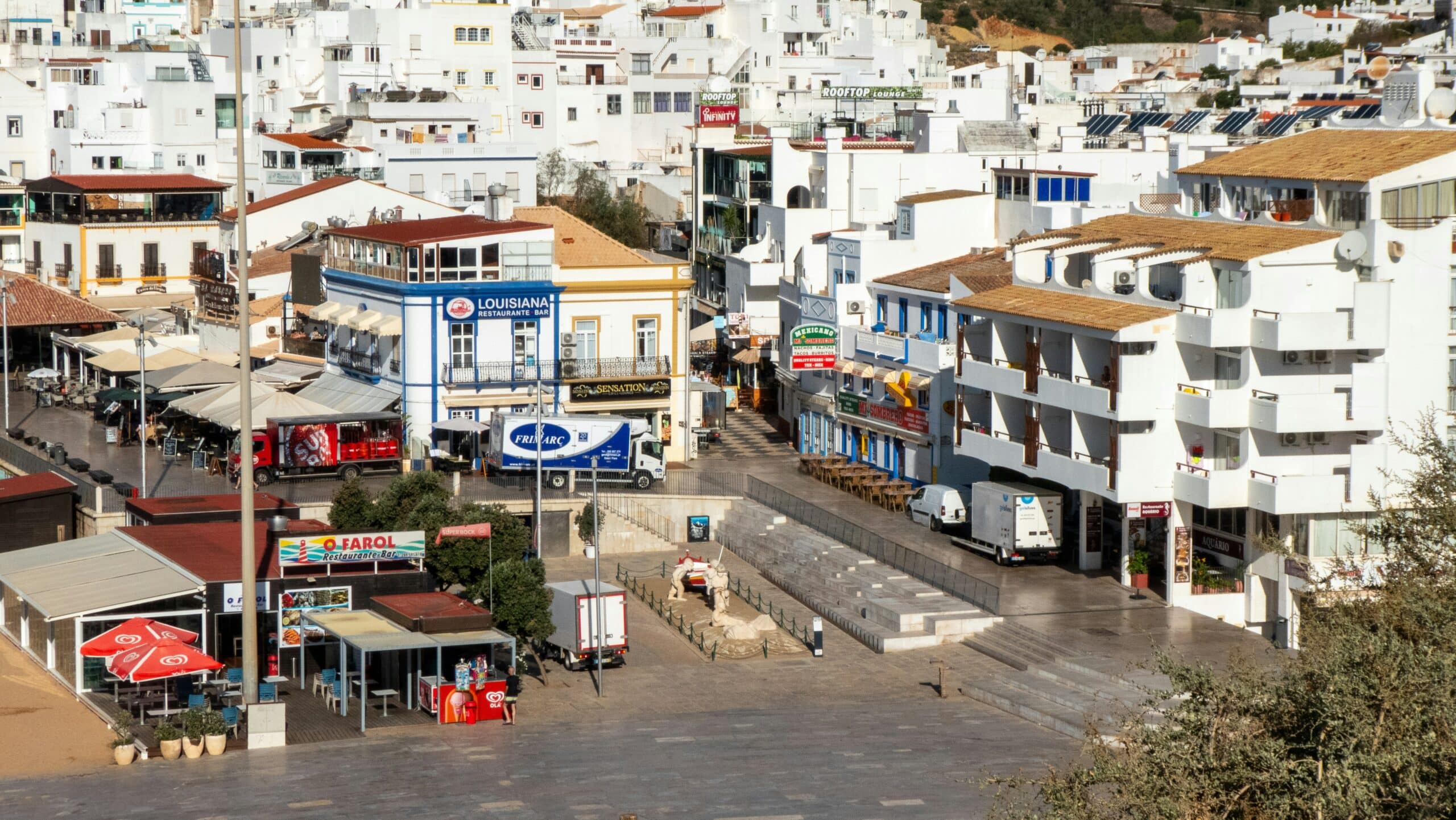 17 arrested as police sweep Albufeira nightlife spots