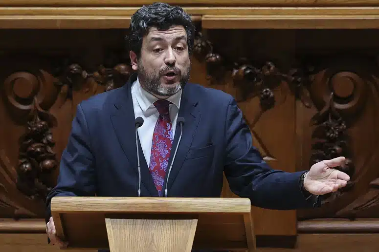 Pedro Delgado Alves delivered PS' 'negative assessment' of government's measures to control immigration. Image: Manuel de Almeida/ Lusa