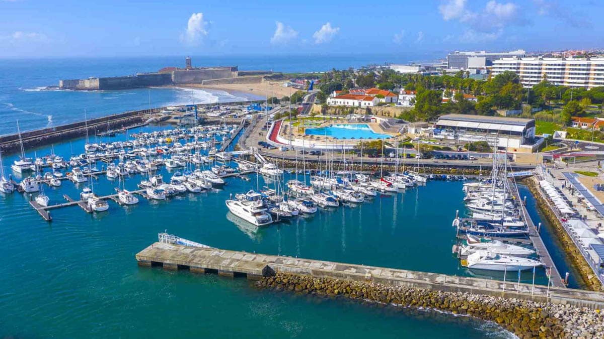 Oeiras marina, where the Mariner is currently berthed